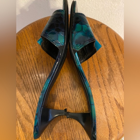 Donald J. Pliner Kazia Snakeskin Kitten Heel Buckle Sandal,TURQUOISE/BLK,S8 1/2N - Picture 8 of 13